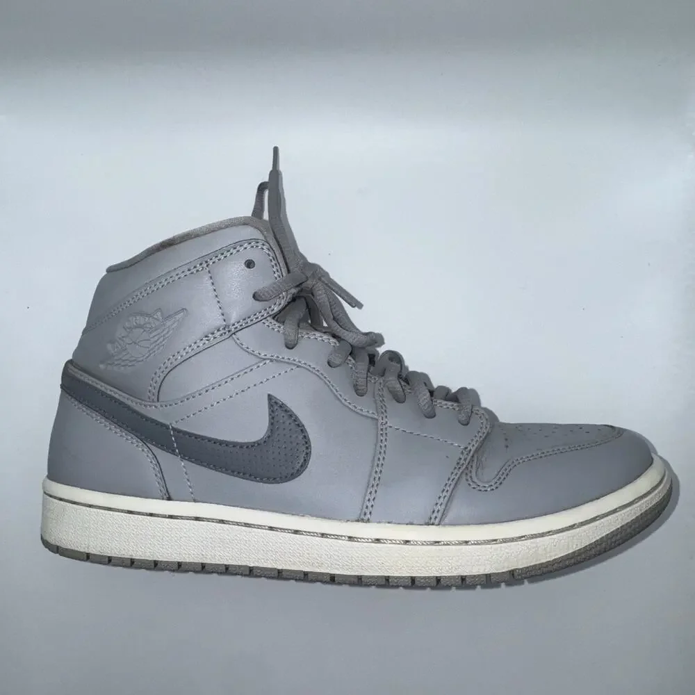 Nike Air Jordan 1 Mid Wolf Grey 554724-033 Men’s Size 8.5 Basketball Shoes